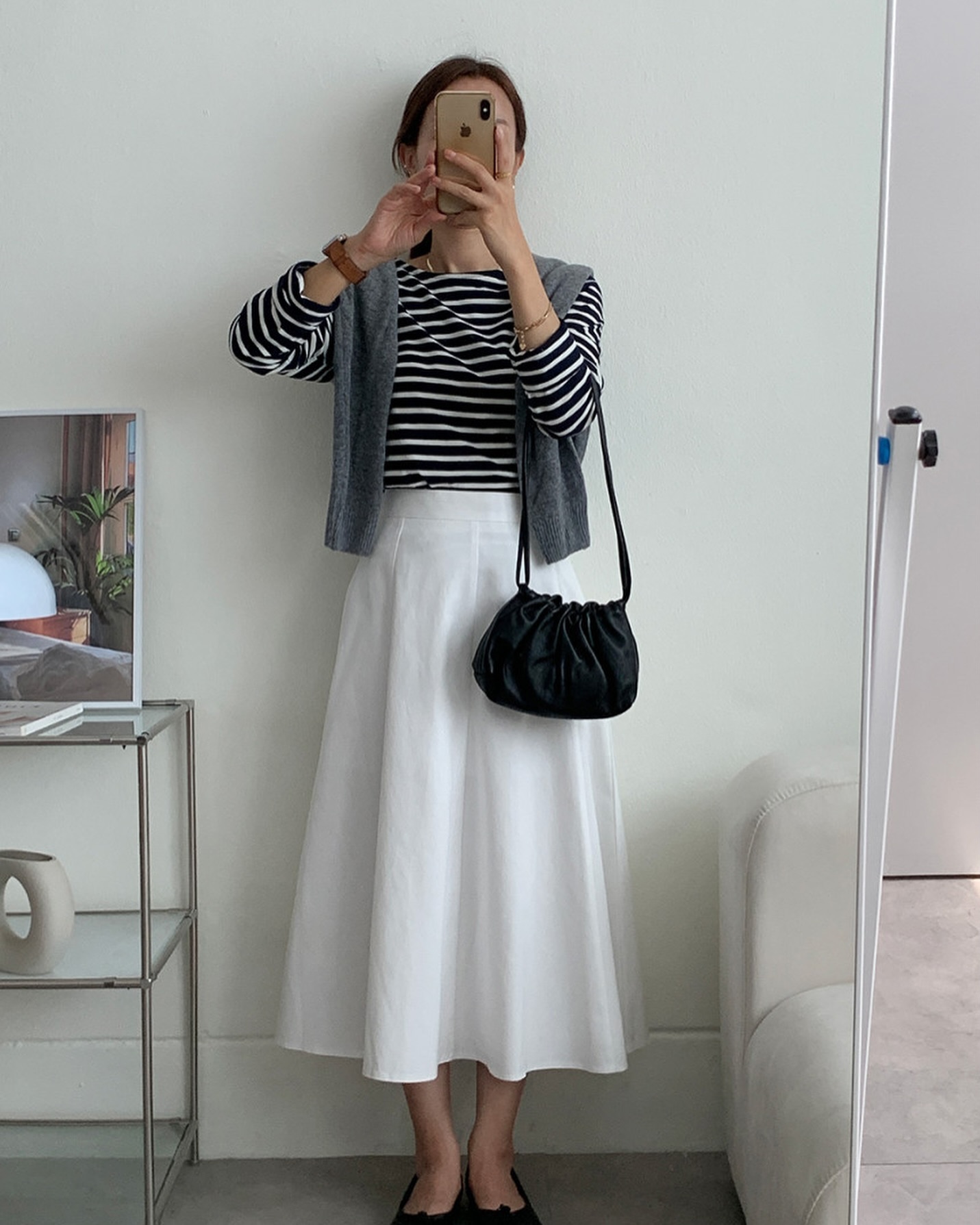 Người phụ nữ cao 1m53 c&oacute; style rất s&agrave;nh điệu, h&oacute;a ra l&agrave; nhờ 4 c&ocirc;ng thức diện đồ đơn giản m&agrave; t&ocirc;n d&aacute;ng- Ảnh 1.