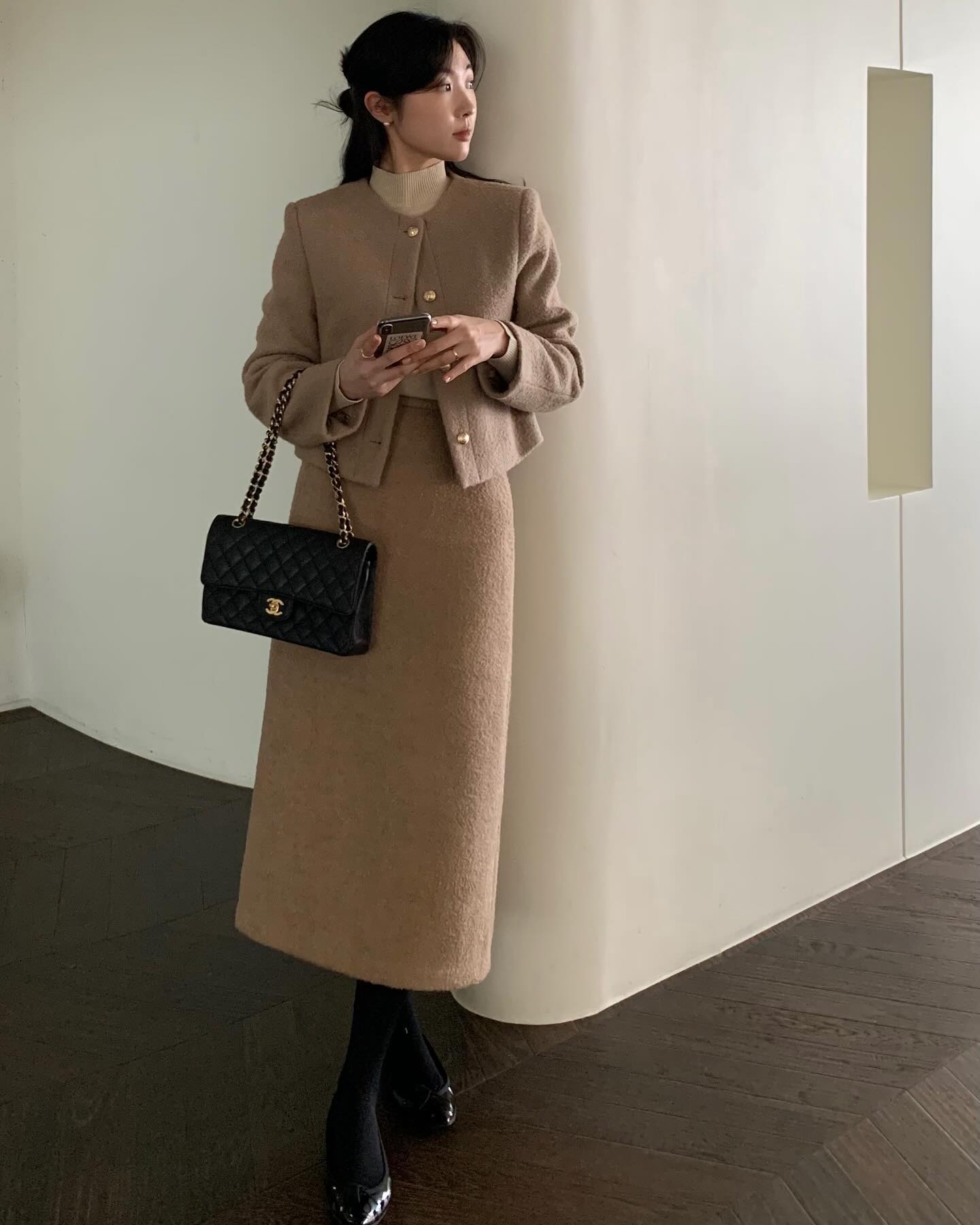 Có thể khẳng định, đây là 5 mẫu áo khoác đẹp nhất để mặc với chân váy- Ảnh 2. Có thể khẳng định, đây là 5 mẫu áo khoác đẹp nhất để mặc với chân váy- Ảnh 2.