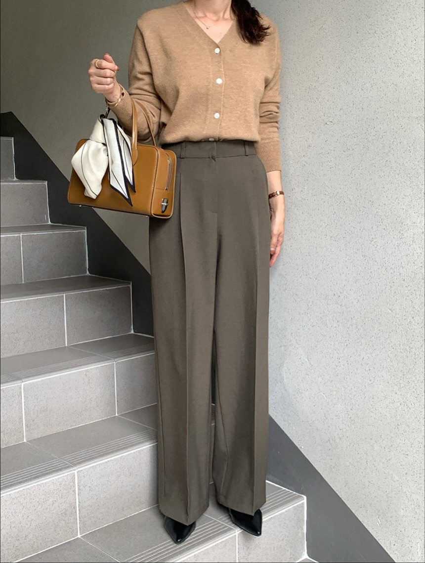 Người phụ nữ cao 1m53 c&oacute; style rất s&agrave;nh điệu, h&oacute;a ra l&agrave; nhờ 4 c&ocirc;ng thức diện đồ đơn giản m&agrave; t&ocirc;n d&aacute;ng- Ảnh 3.