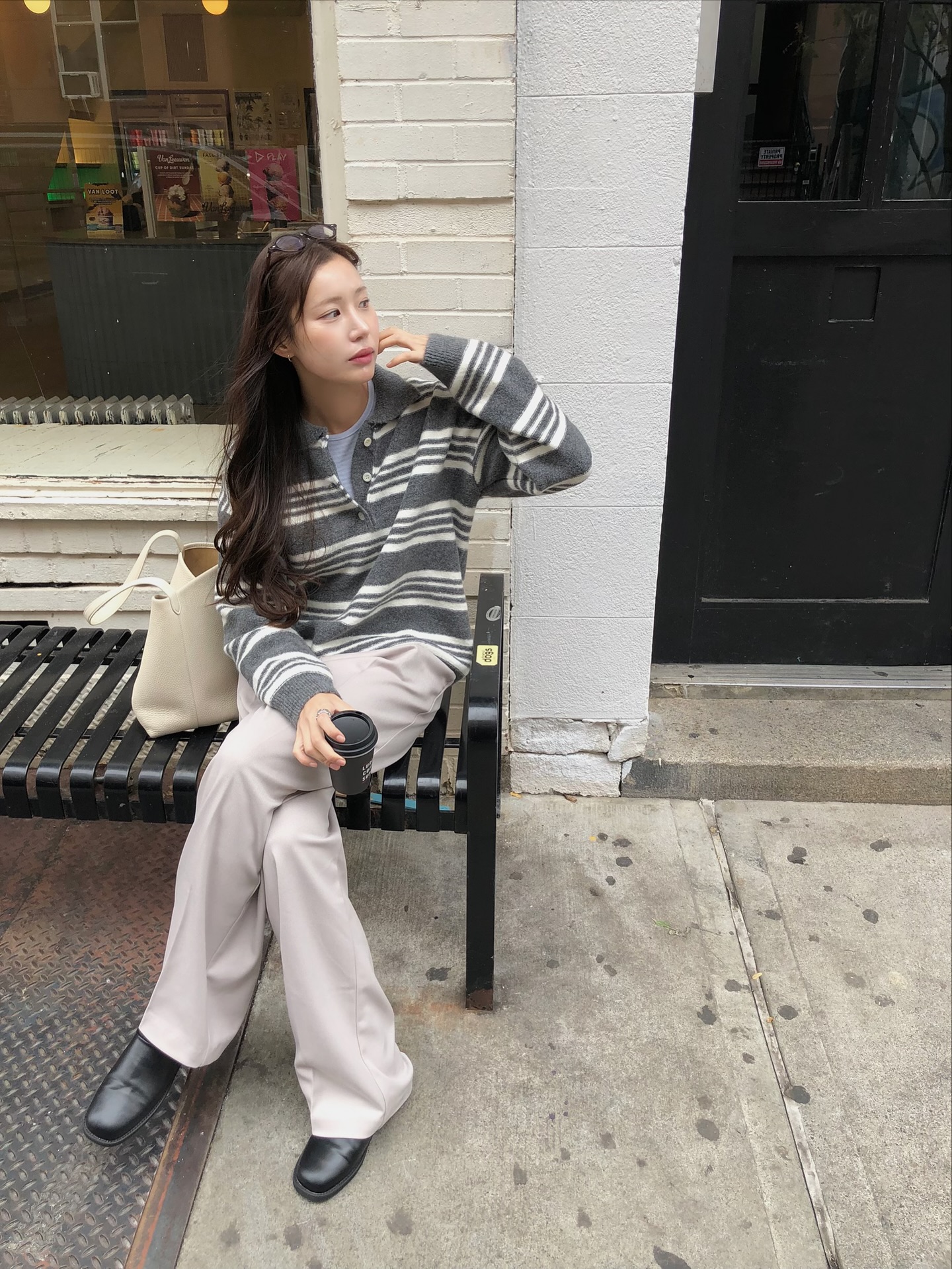 &Aacute;o len v&agrave; quần ống rộng: Cặp b&agrave;i tr&ugrave;ng ho&agrave;n hảo c&oacute; 5 c&aacute;ch mix nh&acirc;n đ&ocirc;i sự trẻ trung- Ảnh 1.