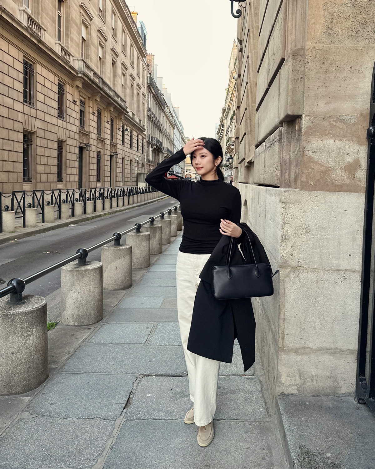 5 c&aacute;ch mặc quần jeans tới c&ocirc;ng sở trẻ trung v&agrave; chuẩn thanh lịch- Ảnh 9.