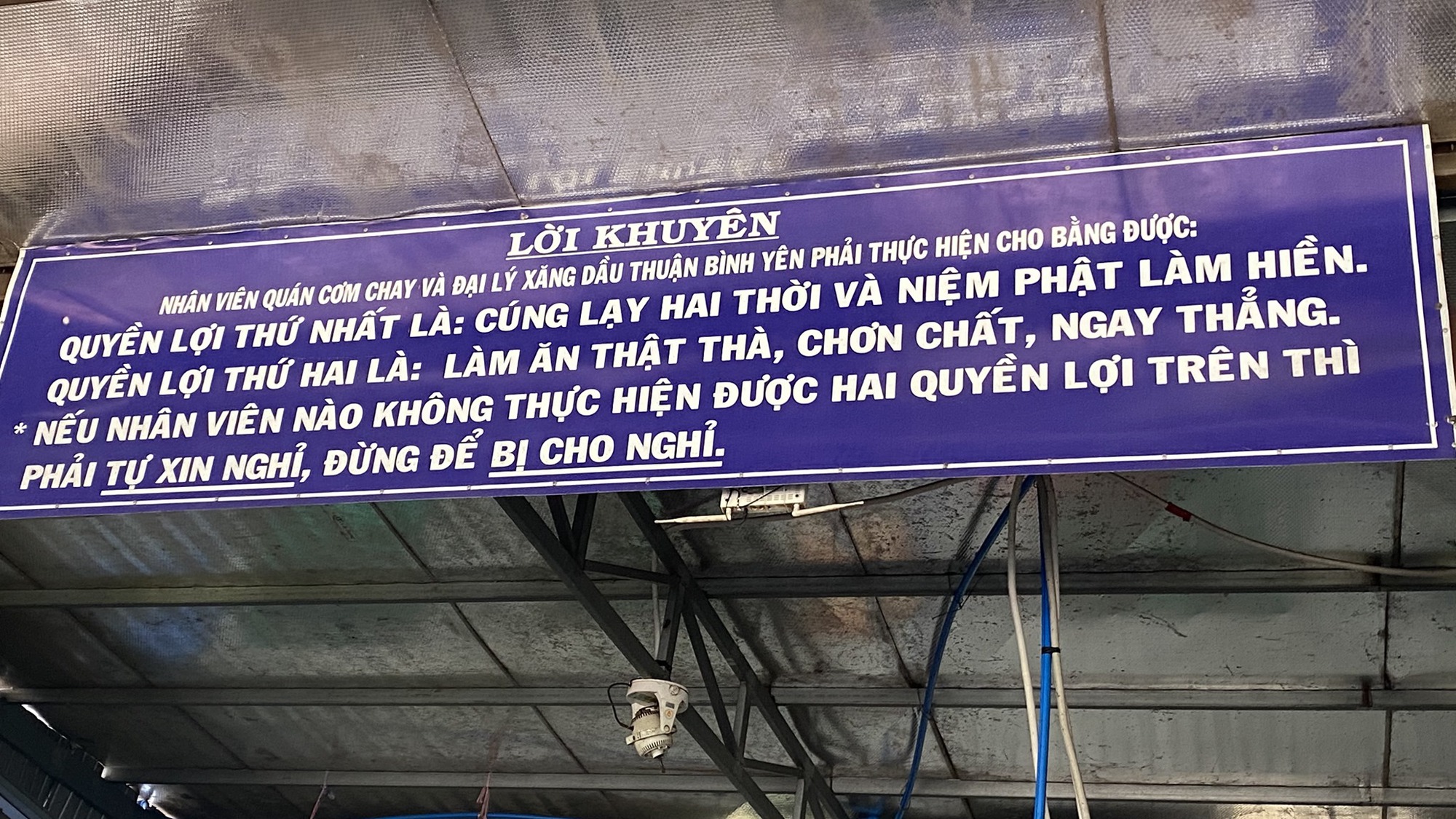 Quán cơm miền Tây công khai nuôi 