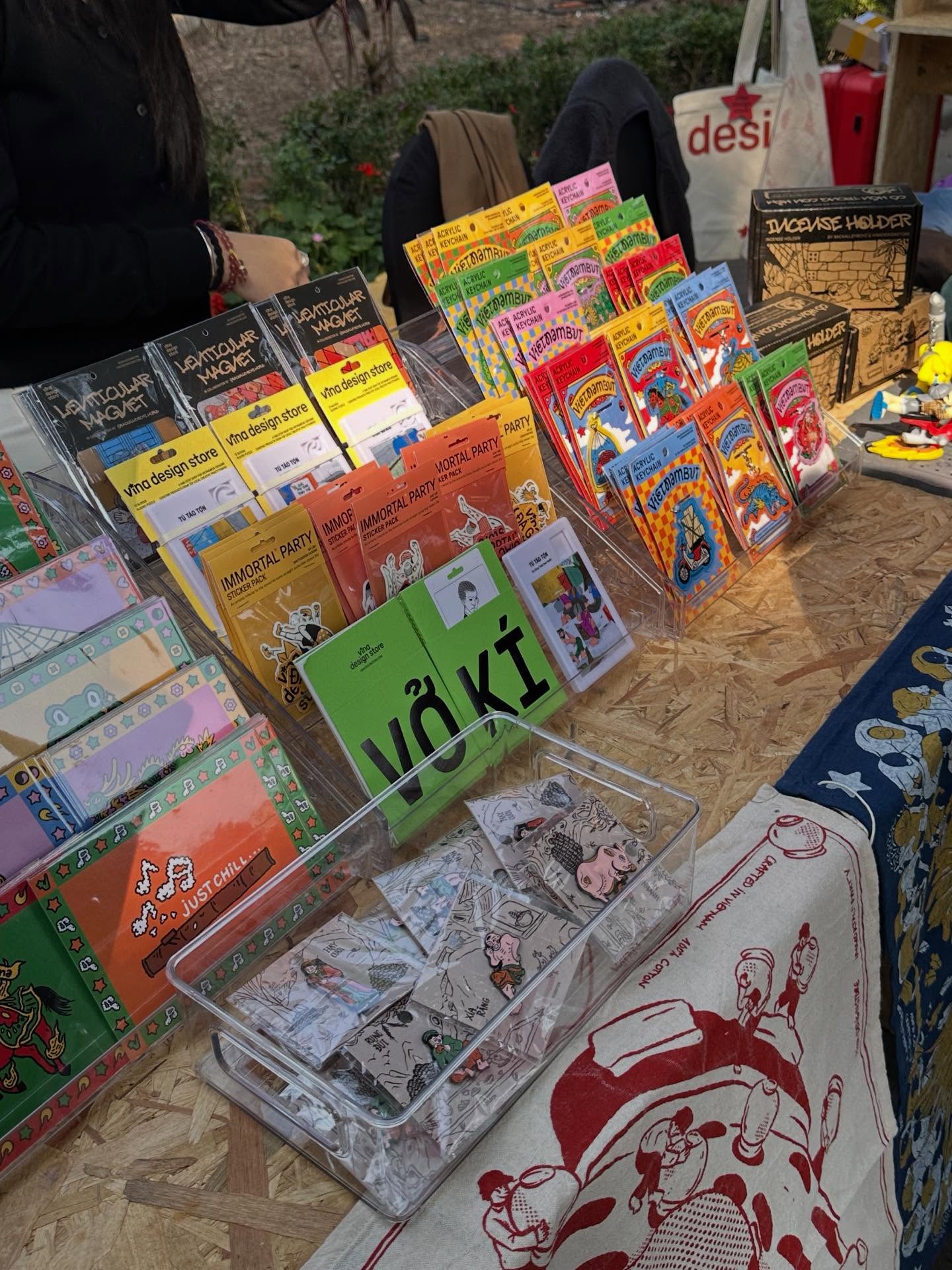 Lễ hội Thiết kế Sáng tạo Hà Nội 2026 tấp nập ngay hồ Hoàn Kiếm, giới trẻ hào hứng trải nghiệm gian hàng LG và loạt local brand siêu nghệ- Ảnh 12. Lễ hội Thiết kế Sáng tạo Hà Nội 2026 tấp nập ngay hồ Hoàn Kiếm, giới trẻ hào hứng trải nghiệm gian hàng LG và loạt local brand siêu nghệ- Ảnh 12.