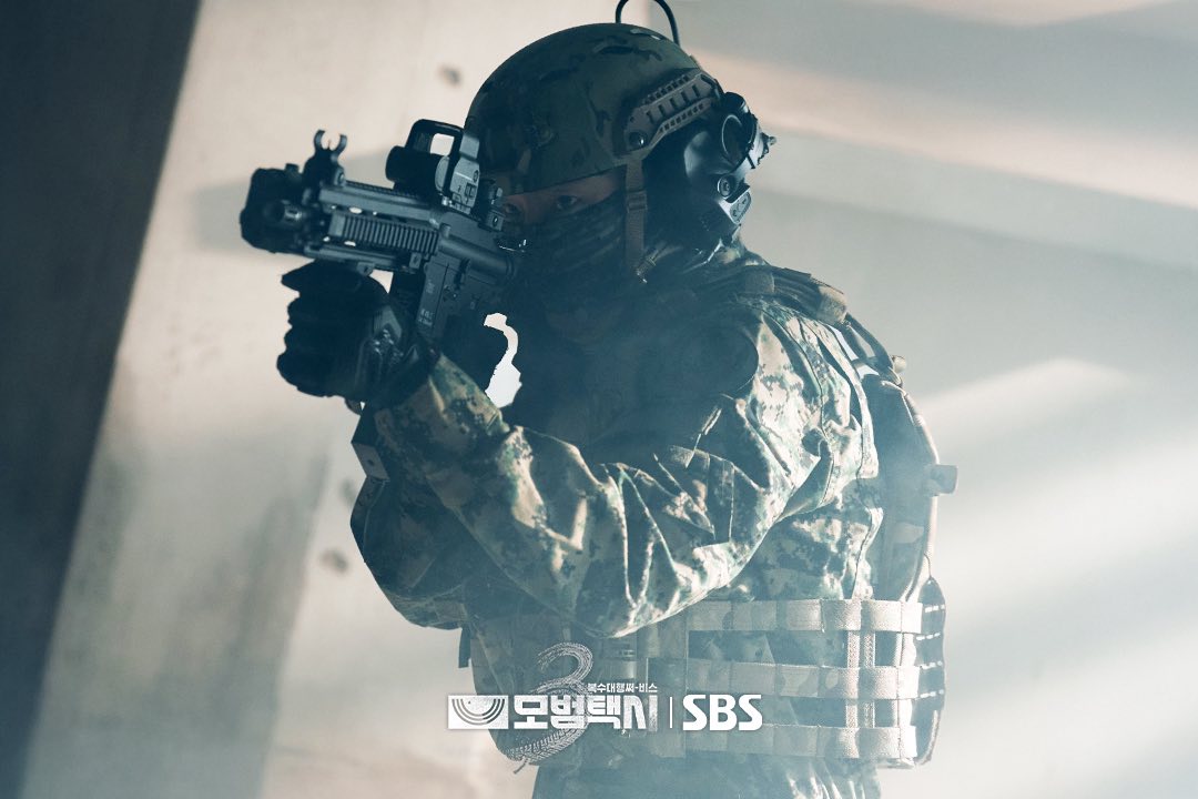 M&agrave;n cameo chấn động ở phim H&agrave;n rating cao nhất cả nước: 1 ph&uacute;t m&agrave; hot bằng 16 tập cộng lại, cả MXH đảo đi&ecirc;n- Ảnh 3.