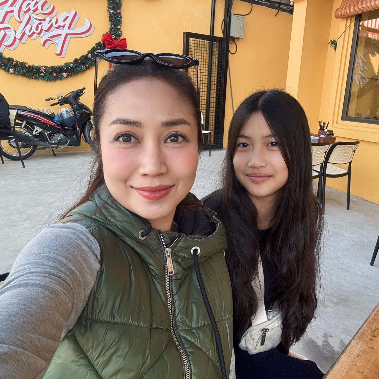 Tin được kh&ocirc;ng: Con g&aacute;i c&oacute; t&agrave;i năng hiếm c&oacute; của Ốc Thanh V&acirc;n nay trổ m&atilde; thế n&agrave;y lại c&ograve;n giỏi ngoại ngữ, ngoan cực k&igrave;- Ảnh 1.