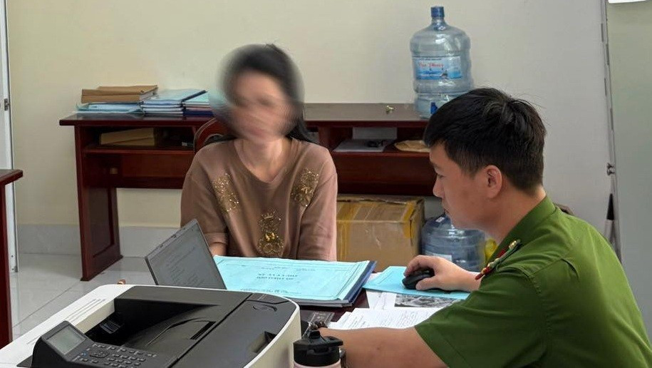 Thẩm mỹ 'chui' d&ugrave;ng người kh&ocirc;ng bằng cấp ti&ecirc;m filler, cắt m&iacute; tr&aacute;i ph&eacute;p cho kh&aacute;ch- Ảnh 1.