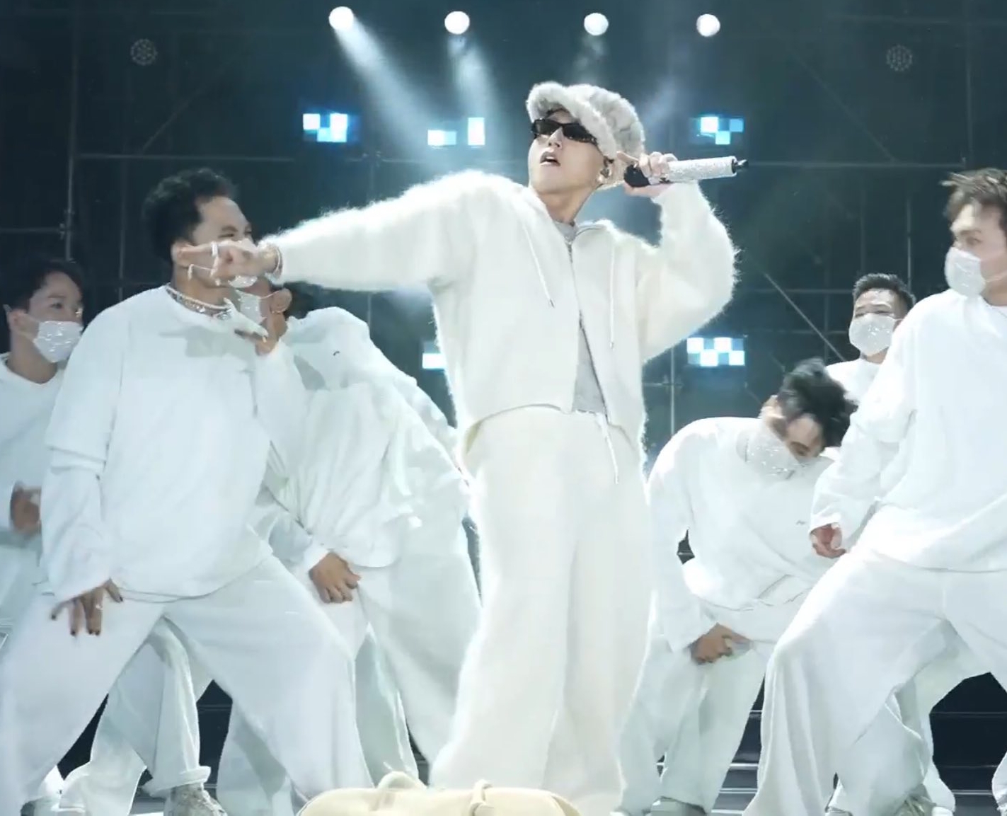 Sơn T&ugrave;ng M-TP giao diện như l&atilde;o ho&aacute; ngược, tự nhận quay lại 2013 nhưng &ldquo;cấn&rdquo; 1 điều- Ảnh 4.