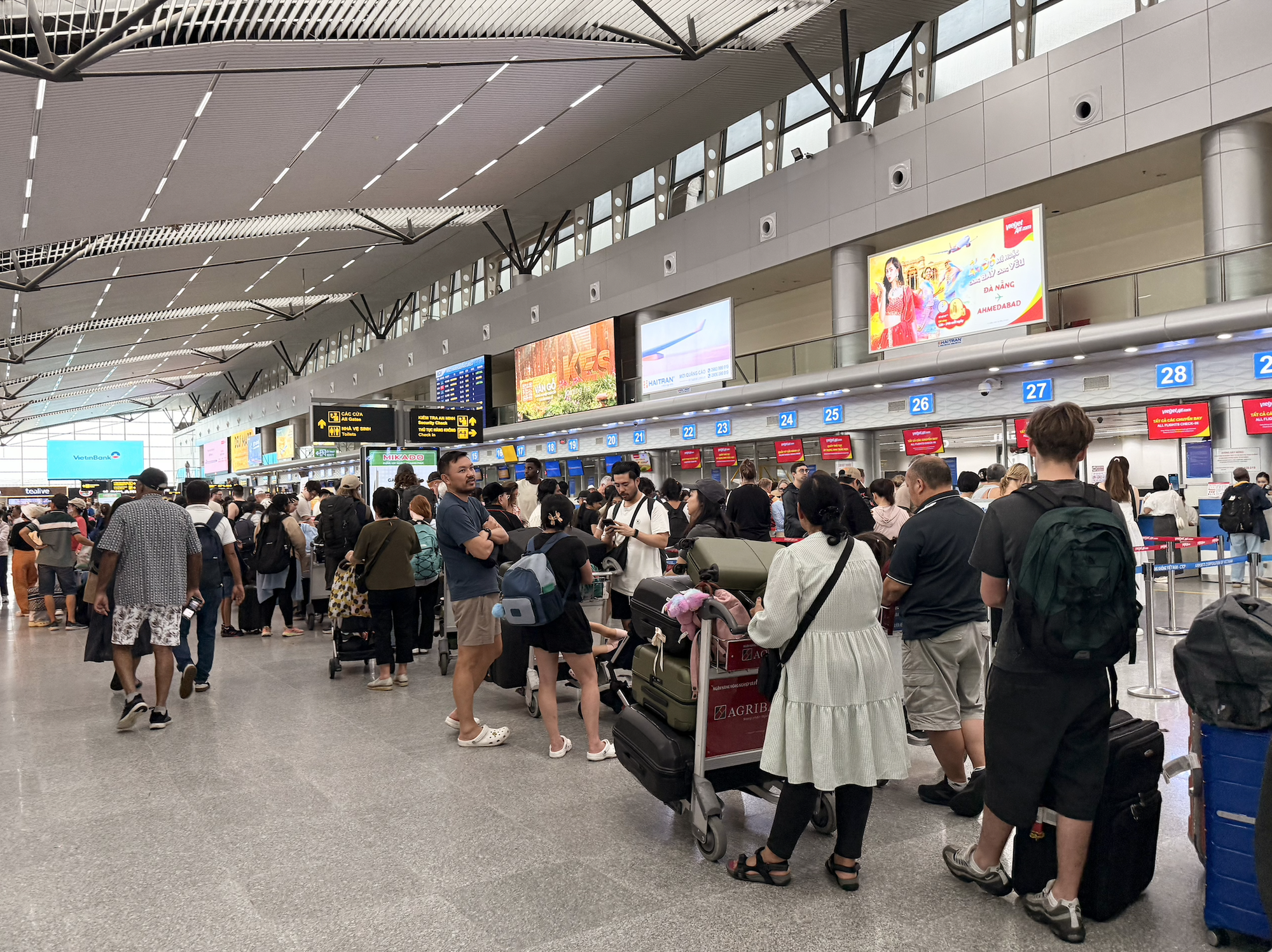 Xin sếp l&agrave;m online sau Tết để n&eacute; tiền v&eacute; m&aacute;y bay cao- Ảnh 1.