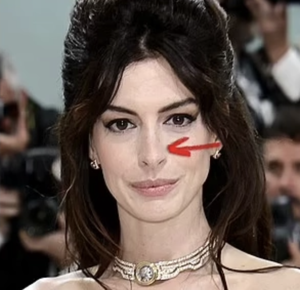 Quảng c&aacute;o sản phẩm chống l&atilde;o ho&aacute; của Anne Hathaway g&acirc;y tranh c&atilde;i- Ảnh 12.
