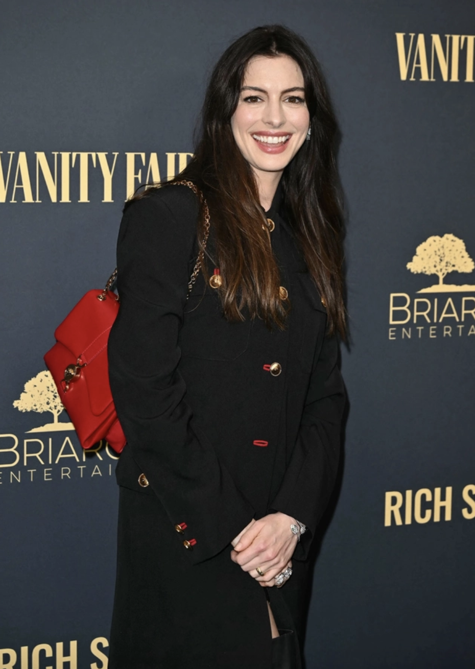 Quảng c&aacute;o sản phẩm chống l&atilde;o ho&aacute; của Anne Hathaway g&acirc;y tranh c&atilde;i- Ảnh 9.