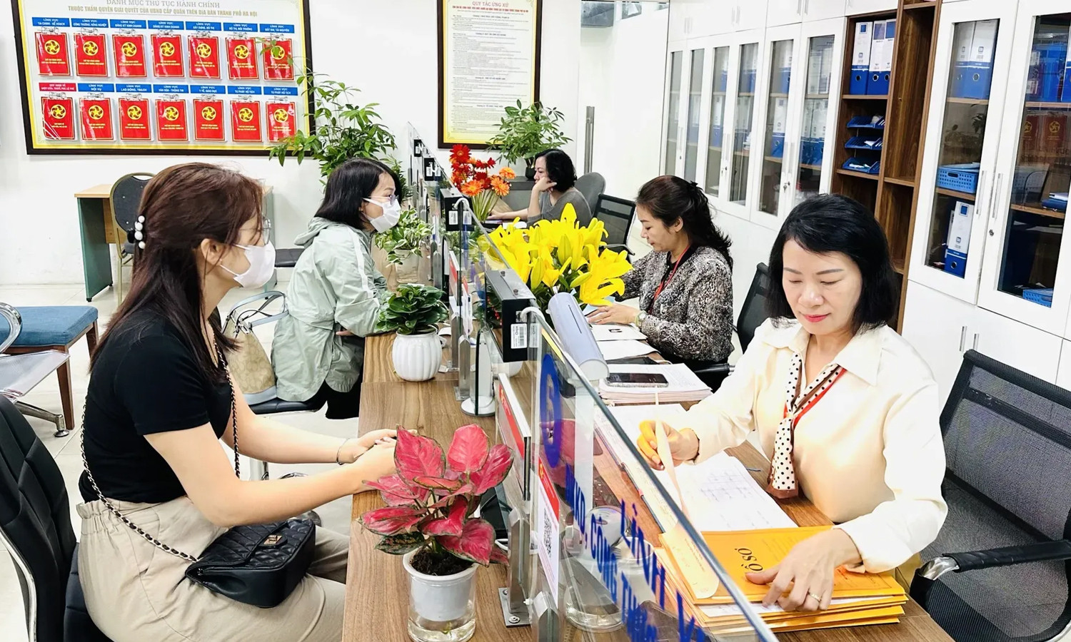 Ho&agrave;n th&agrave;nh xếp ngạch c&ocirc;ng chức theo vị tr&iacute; việc l&agrave;m trước ng&agrave;y 1/7/2027- Ảnh 1.