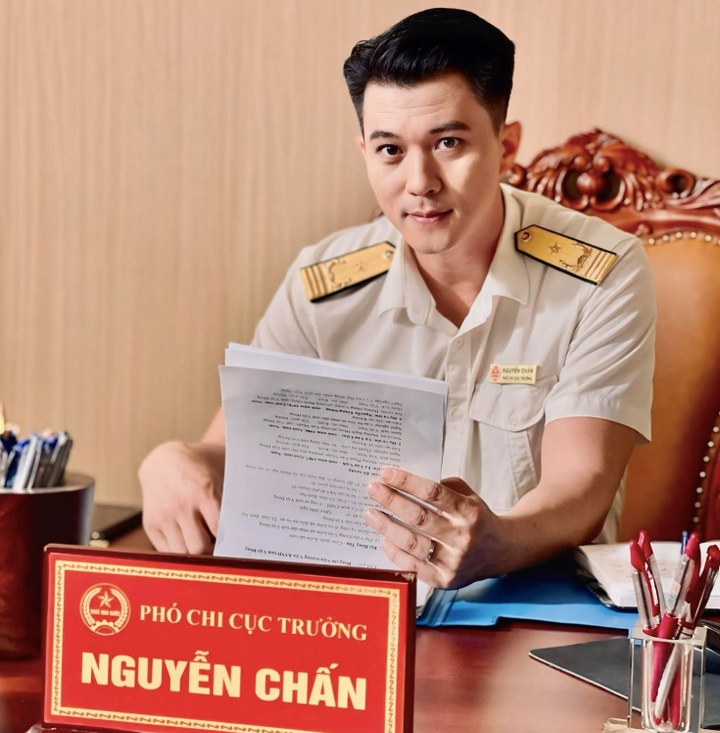 Nam diễn vi&ecirc;n người Mường đ&oacute;ng c&ugrave;ng l&uacute;c 2 phim giờ v&agrave;ng đ&igrave;nh đ&aacute;m tr&ecirc;n VTV l&agrave; ai?- Ảnh 1.