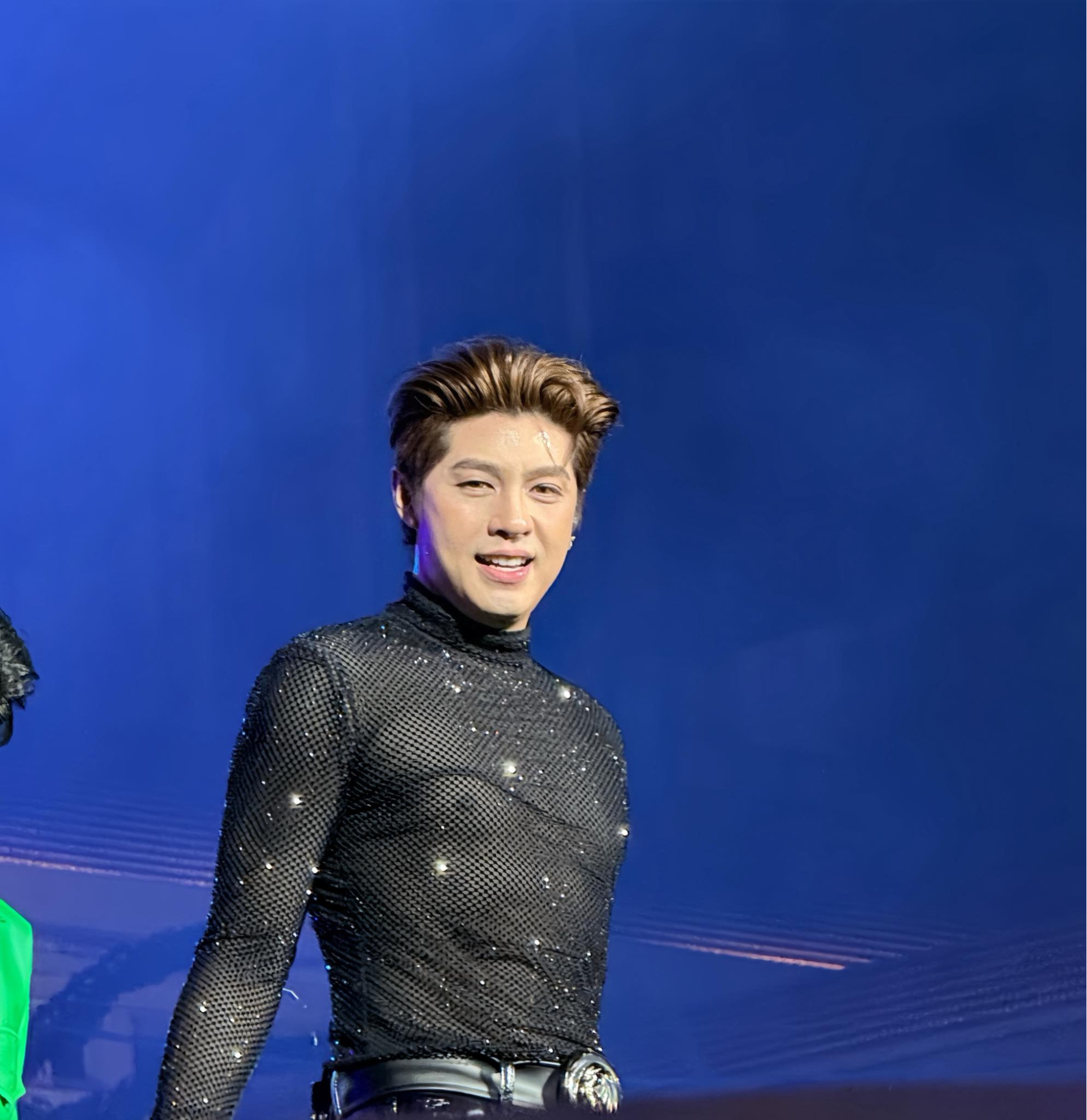 Nam thần Vbiz mặc &aacute;o lưới xuy&ecirc;n thấu dưới thời tiết 18 độ, visual b&ugrave;ng nổ khiến fan mất ngủ- Ảnh 3.