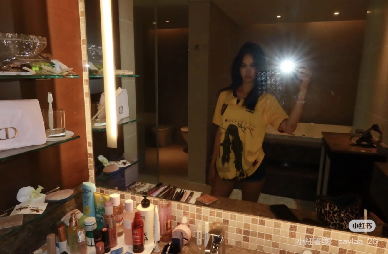 Con g&aacute;i của nữ diễn vi&ecirc;n mới 15 tuổi đ&atilde; xinh ngang Lưu Diệc Phi: Nh&igrave;n tủ đồ skincare đ&uacute;ng l&agrave; nhỏ m&agrave; c&oacute; v&otilde;- Ảnh 3.