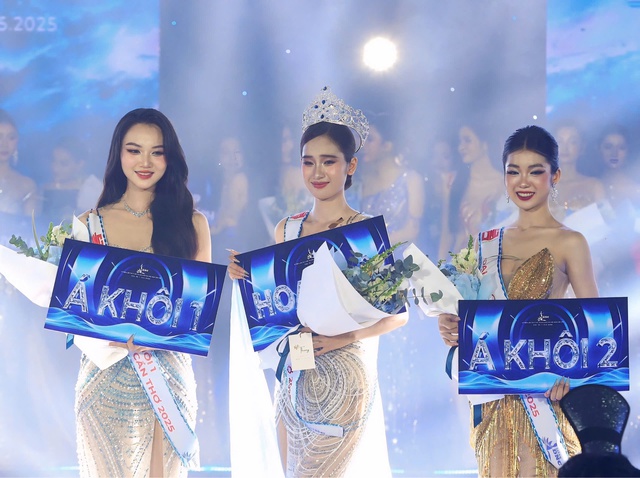 Hoa hậu Đo&agrave;n Thi&ecirc;n &Acirc;n 