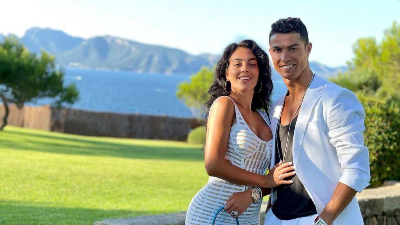 Ronaldo bất ngờ thay đổi kế hoạch đ&aacute;m cưới- Ảnh 1.