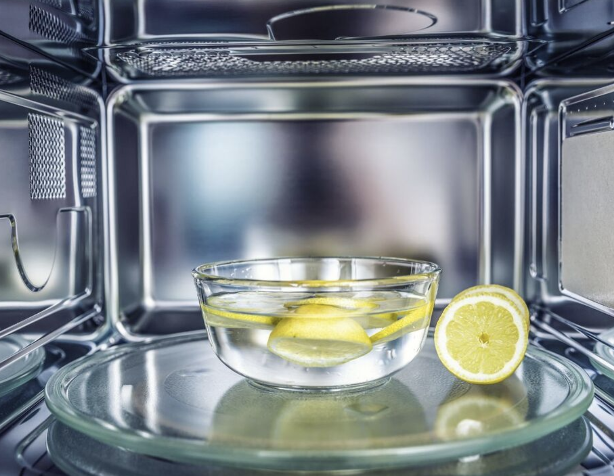 L&ograve; vi s&oacute;ng sạch bong s&aacute;ng b&oacute;ng khi được vệ sinh bằng thứ n&agrave;y: Vừa tự nhi&ecirc;n lại thơm tuyệt vời- Ảnh 1.