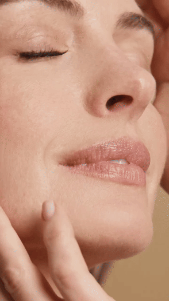 Quảng c&aacute;o sản phẩm chống l&atilde;o ho&aacute; của Anne Hathaway g&acirc;y tranh c&atilde;i- Ảnh 3.