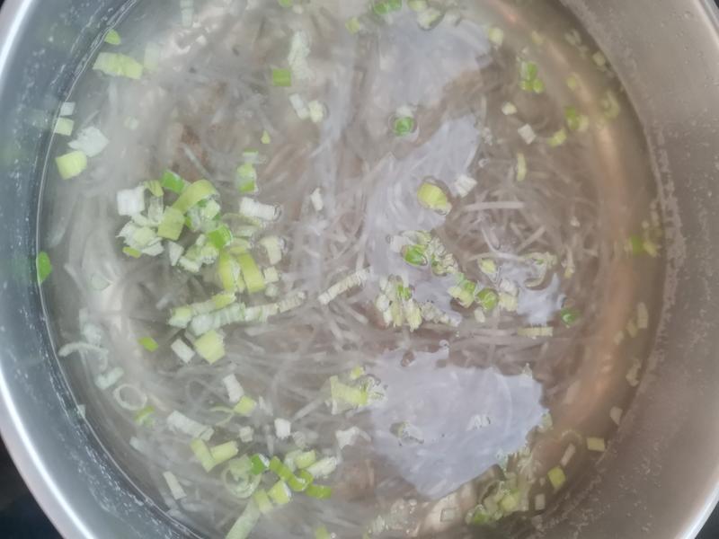 T&ocirc;i đ&atilde; tho&aacute;t khỏi chứng t&aacute;o b&oacute;n nhờ 2 ly nước v&agrave; 1 m&oacute;n ăn học từ mẹ, bụng dưới giờ gần như phẳng l&igrave;- Ảnh 5.