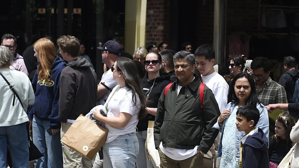 1 triệu người &Uacute;c c&oacute; thể bị bỏ qu&ecirc;n- Ảnh 2.