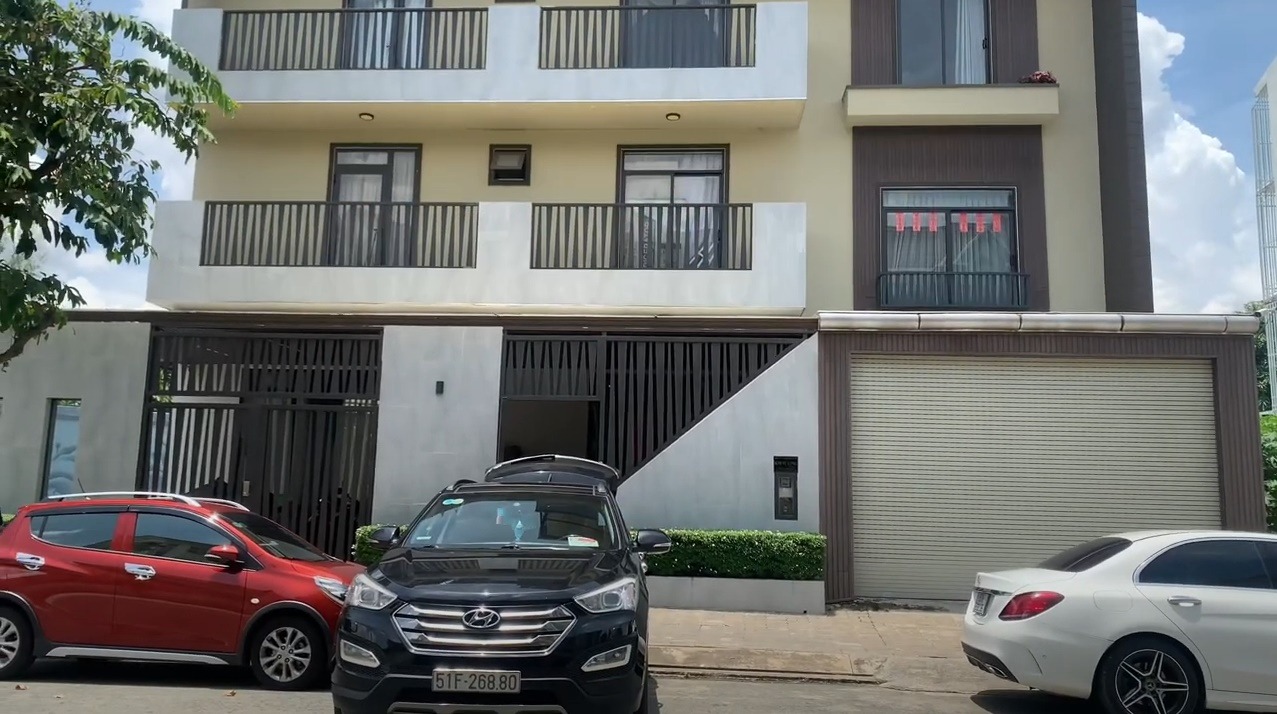 NSƯT Việt 3 đời vợ, c&oacute; 1000 c&acirc;y v&agrave;ng, ở biệt thự 300m&sup2;- Ảnh 4.