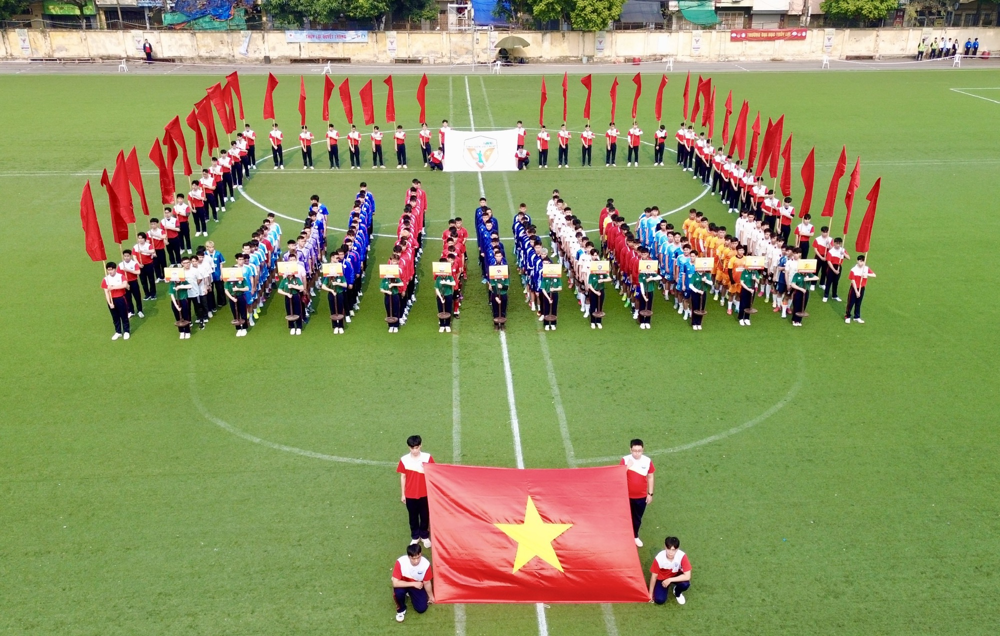 60 đội b&oacute;ng tranh t&agrave;i s&ocirc;i nổi tại giải b&oacute;ng đ&aacute; Thanh Ni&ecirc;n sinh vi&ecirc;n Việt Nam 2026- Ảnh 1.