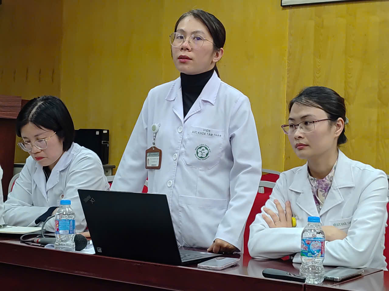 B&aacute;c sĩ Bệnh viện Bạch Mai cảnh b&aacute;o "sở th&iacute;ch cười&rdquo; g&acirc;y tổn thương n&atilde;o, tủy sống ở người trẻ- Ảnh 2.