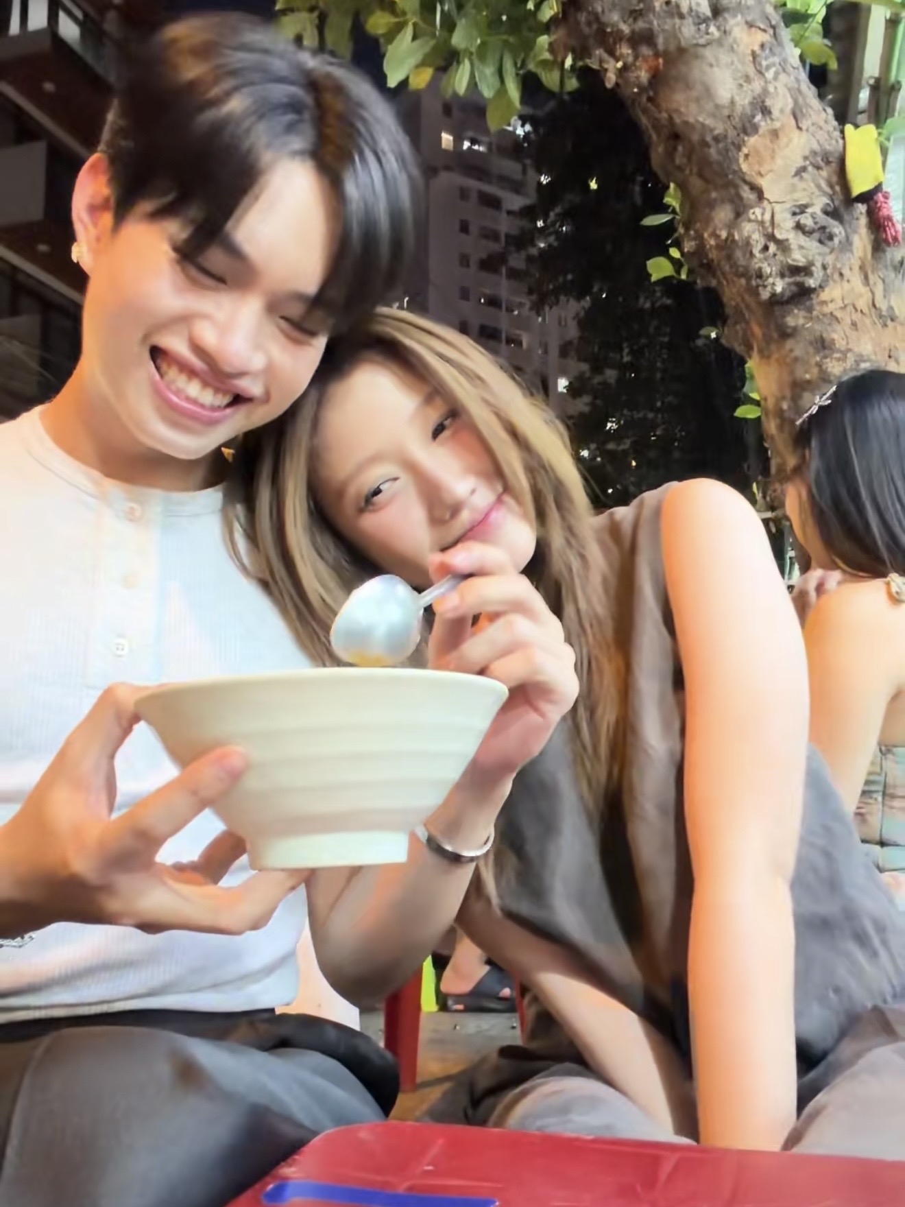 Em g&aacute;i Trấn Th&agrave;nh về qu&ecirc; bạn trai rapper, để lộ mối quan hệ với 