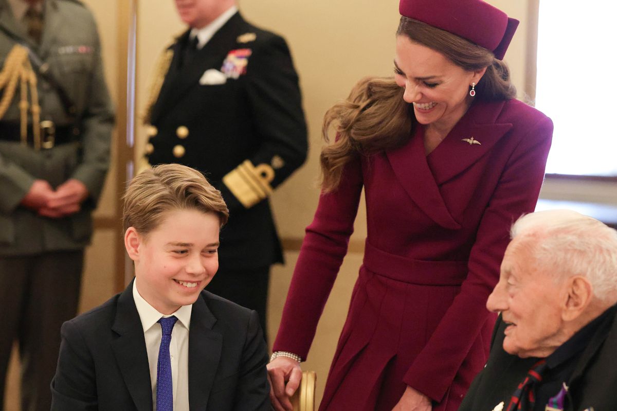 Tan chảy với biệt danh "ngọt lịm" m&agrave; Ho&agrave;ng tử b&eacute; George d&agrave;nh cho mẹ Kate: Kh&ocirc;ng phải "Mummy", nghe qua đ&atilde; thấy cả bầu trời y&ecirc;u thương!- Ảnh 1.