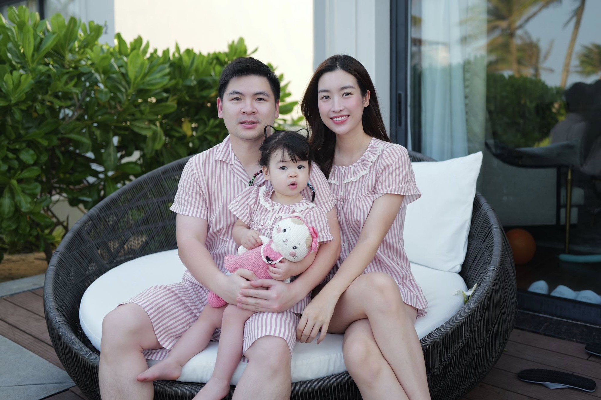 Chủ tịch Hà Nội FC khoe ảnh du lịch cùng con gái cực chill, netizen rần rần hỏi Hoa hậu Đỗ Mỹ Linh đâu?- Ảnh 2. Chủ tịch Hà Nội FC khoe ảnh du lịch cùng con gái cực chill, netizen rần rần hỏi Hoa hậu Đỗ Mỹ Linh đâu?- Ảnh 2.