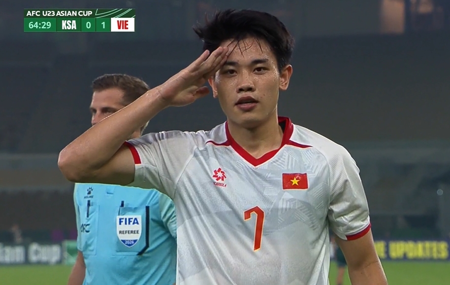 Đ&igrave;nh Bắc l&agrave; thần! Hạ đẹp U23 Saudi Arabia, ch&agrave;o cờ ăn mừng cỡ n&agrave;y th&igrave; thật sự "out tr&igrave;nh"- Ảnh 3.