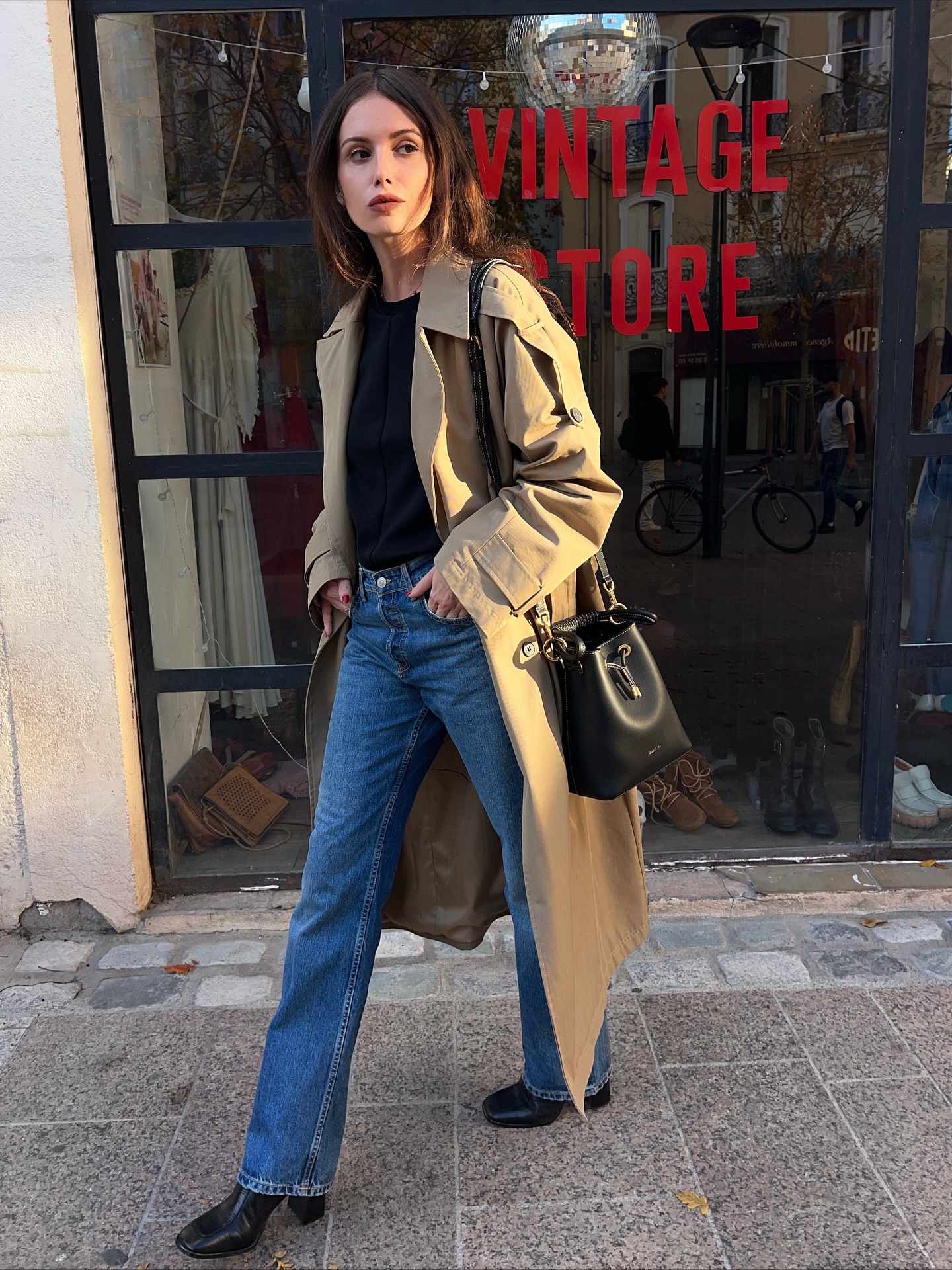 5 kiểu &aacute;o kho&aacute;c mặc với quần jeans, ai muốn s&agrave;nh điệu hơn nhất định phải biết- Ảnh 8.