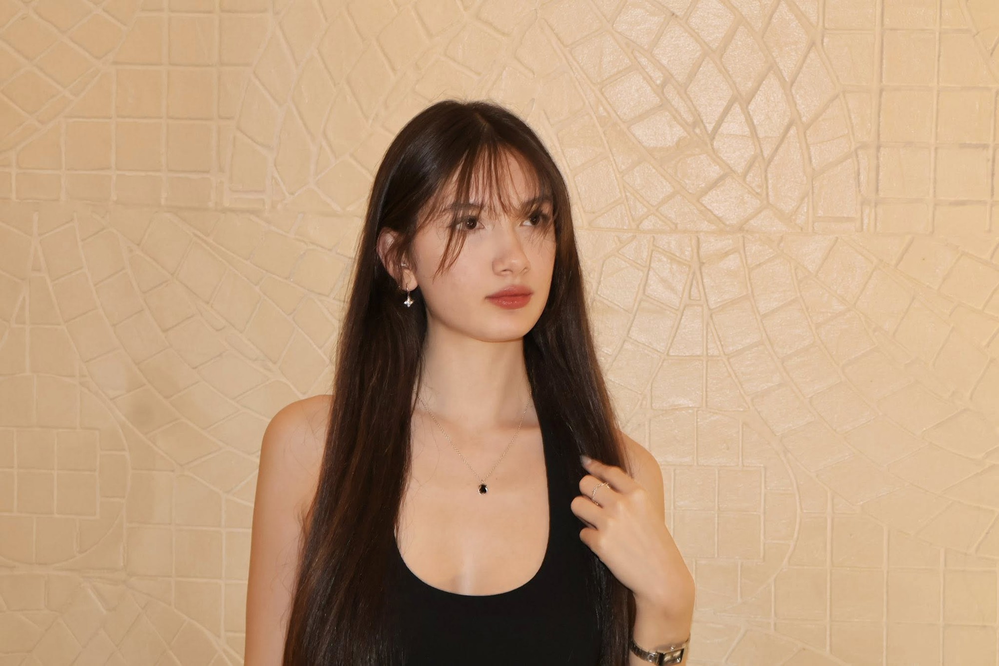 Dụi mắt kh&ocirc;ng nhận ra em g&aacute;i Đặng Văn L&acirc;m: Visual cực b&eacute;n, 18 tuổi th&agrave;nh mỹ nh&acirc;n 1m80- Ảnh 7.