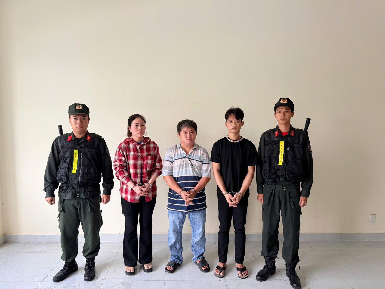 Rùng mình cơ sở làm mì sợi bằng hóa chất suốt 10 năm ở TP.HCM: Hơn 800 tấn "hàng độc" đã tuồn ra thị trường- Ảnh 1. Rùng mình cơ sở làm mì sợi bằng hóa chất suốt 10 năm ở TP.HCM: Hơn 800 tấn "hàng độc" đã tuồn ra thị trường- Ảnh 1.