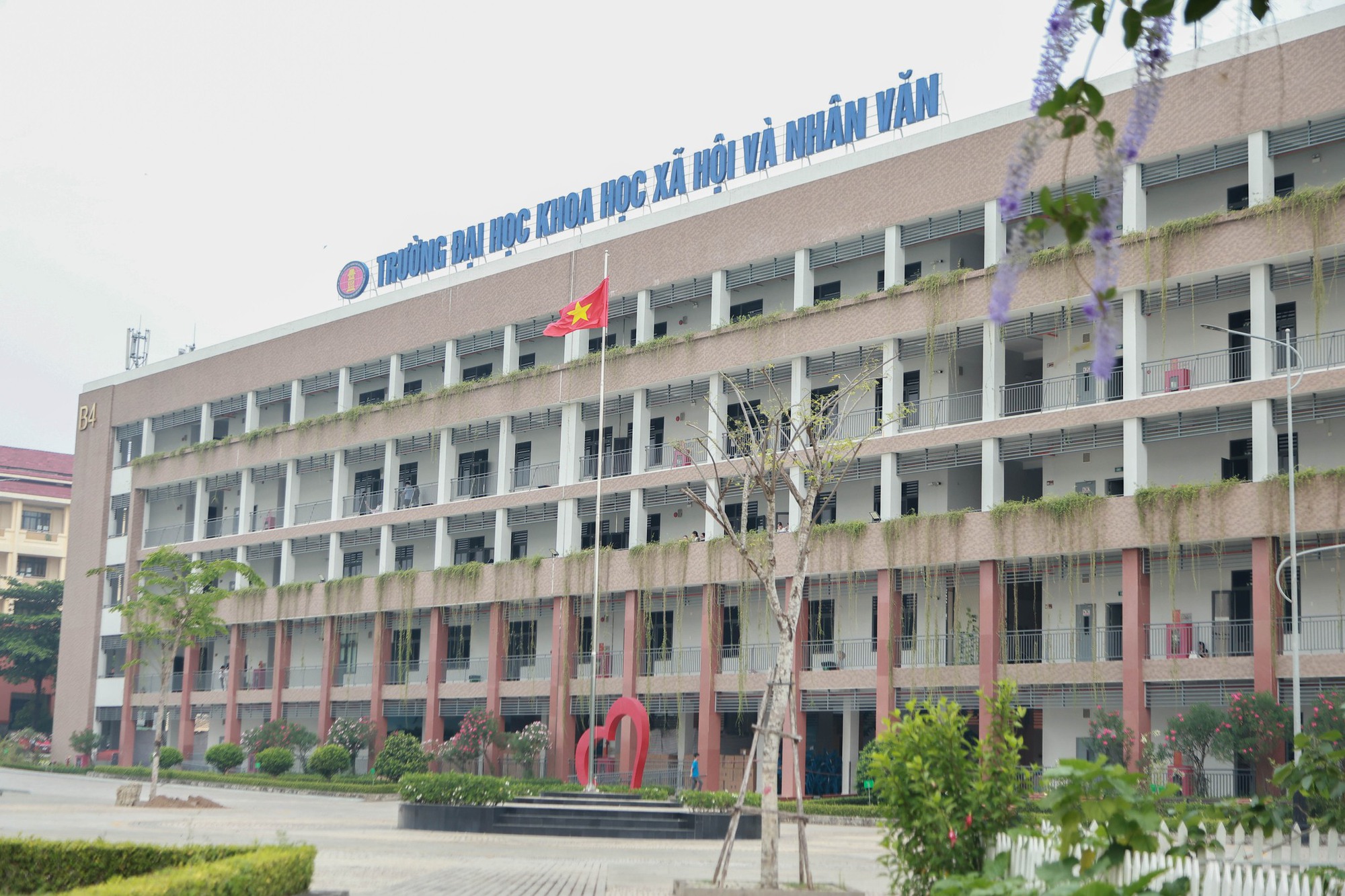 Trường c&ocirc;ng lập g&igrave; m&agrave; như resort thế n&agrave;y? G&oacute;c n&agrave;o cũng đầy chất thơ khiến hơn 5 ngh&igrave;n người phải v&agrave;o xu&yacute;t xoa hết cỡ- Ảnh 2.