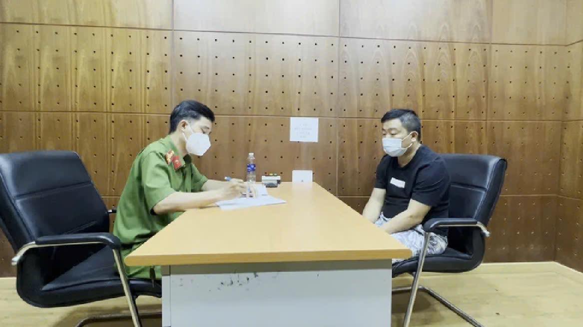 Ai là nạn nhân của "ông trùm" Tuấn Tommy, liên hệ ngay với Công an qua số 0908987616- Ảnh 1. Ai là nạn nhân của "ông trùm" Tuấn Tommy, liên hệ ngay với Công an qua số 0908987616- Ảnh 1.