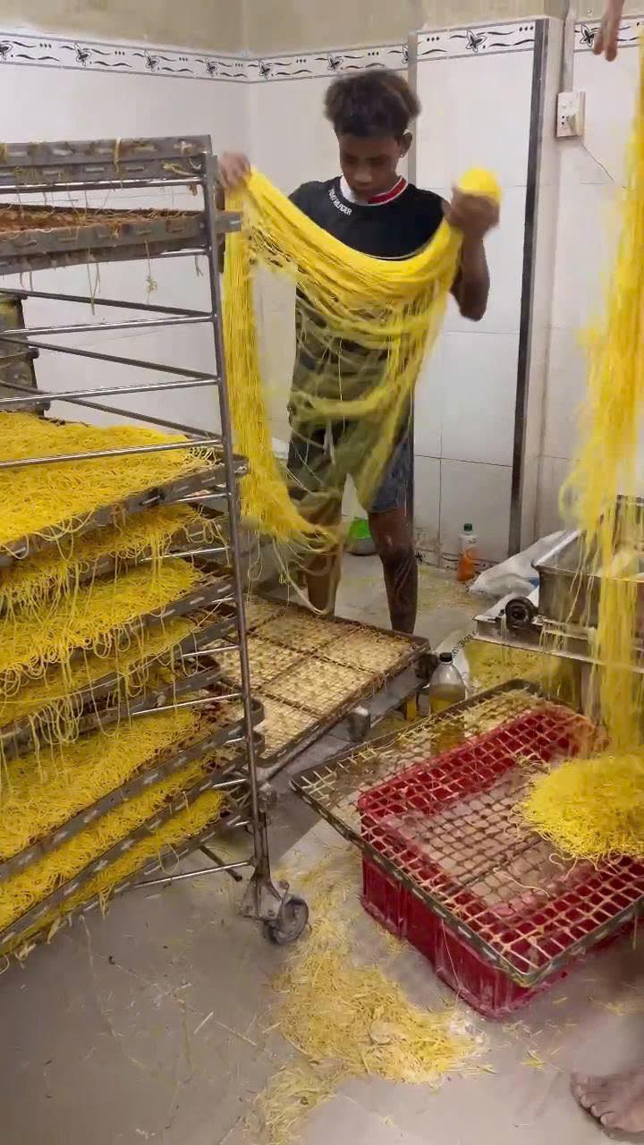 Rùng mình cơ sở làm mì sợi bằng hóa chất suốt 10 năm ở TP.HCM: Hơn 800 tấn "hàng độc" đã tuồn ra thị trường- Ảnh 3. Rùng mình cơ sở làm mì sợi bằng hóa chất suốt 10 năm ở TP.HCM: Hơn 800 tấn "hàng độc" đã tuồn ra thị trường- Ảnh 3.