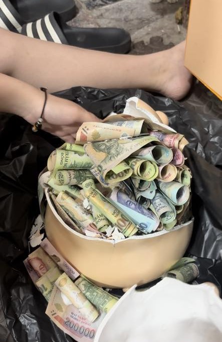 Con heo đất đầy tờ 500k khiến d&acirc;n mạng nh&igrave;n m&agrave; tiếc- Ảnh 2.