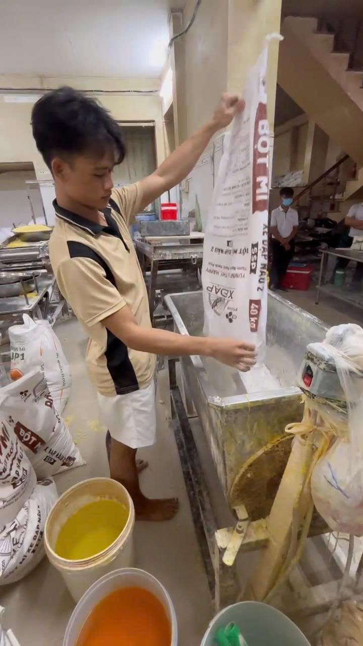 Rùng mình cơ sở làm mì sợi bằng hóa chất suốt 10 năm ở TP.HCM: Hơn 800 tấn "hàng độc" đã tuồn ra thị trường- Ảnh 4. Rùng mình cơ sở làm mì sợi bằng hóa chất suốt 10 năm ở TP.HCM: Hơn 800 tấn "hàng độc" đã tuồn ra thị trường- Ảnh 4.