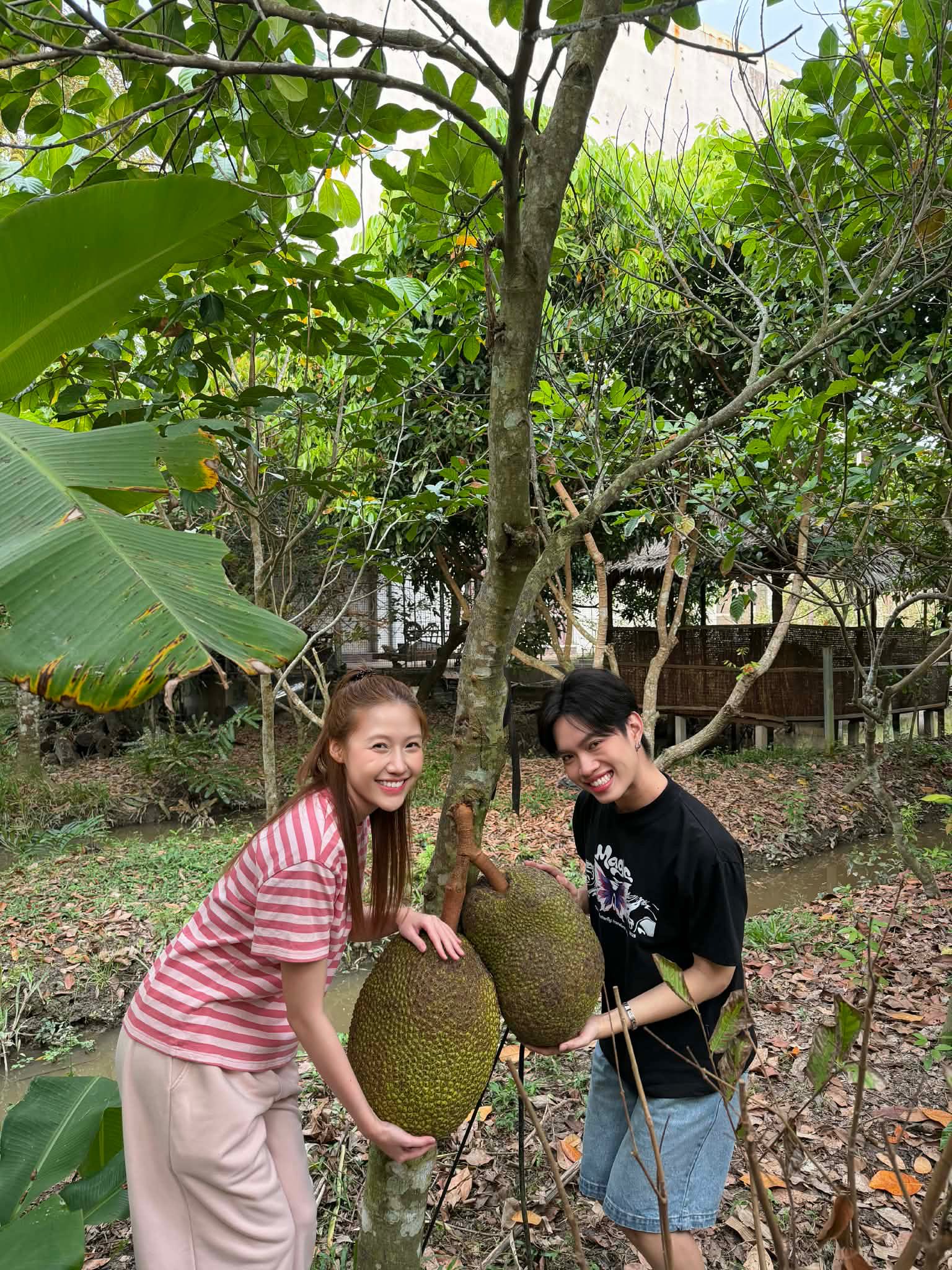 Em g&aacute;i Trấn Th&agrave;nh về qu&ecirc; bạn trai rapper, để lộ mối quan hệ với 