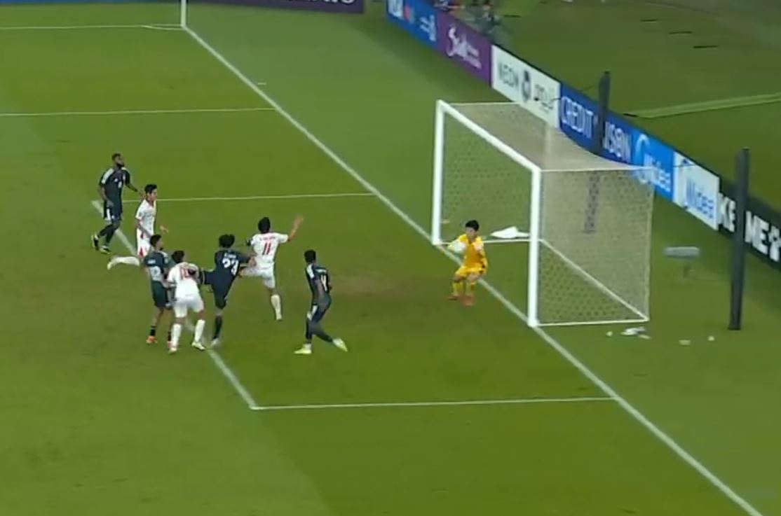 M&agrave;n cản ph&aacute; g&acirc;y sốc của Trần Trung Ki&ecirc;n, gi&agrave;nh suất v&agrave;o tứ kết U23 ch&acirc;u &Aacute;: &ldquo;Chấm 9 th&igrave; chắc kh&ocirc;ng ai d&aacute;m nhận 10&rdquo;- Ảnh 5.