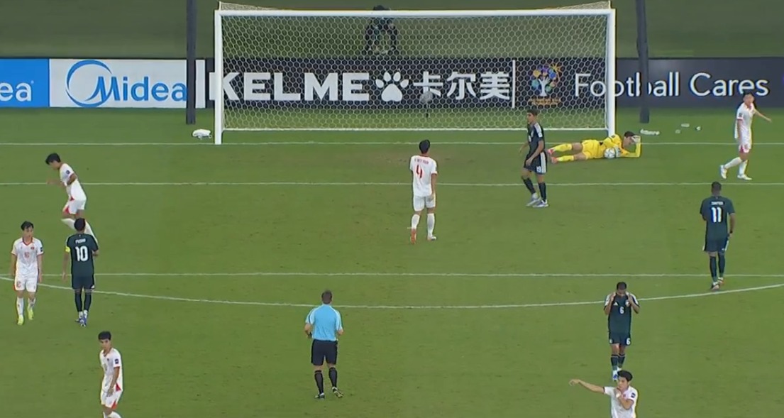 M&agrave;n cản ph&aacute; g&acirc;y sốc của Trần Trung Ki&ecirc;n, gi&agrave;nh suất v&agrave;o tứ kết U23 ch&acirc;u &Aacute;: &ldquo;Chấm 9 th&igrave; chắc kh&ocirc;ng ai d&aacute;m nhận 10&rdquo;- Ảnh 7.