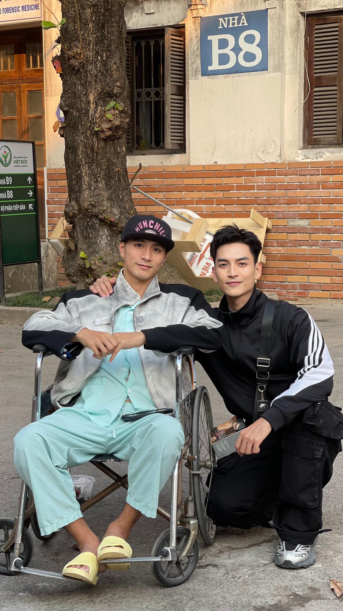 Tình hình mới nhất của nam người mẫu gặp tai nạn lật xe ở Lào Cai- Ảnh 1. Tình hình mới nhất của nam người mẫu gặp tai nạn lật xe ở Lào Cai- Ảnh 1.