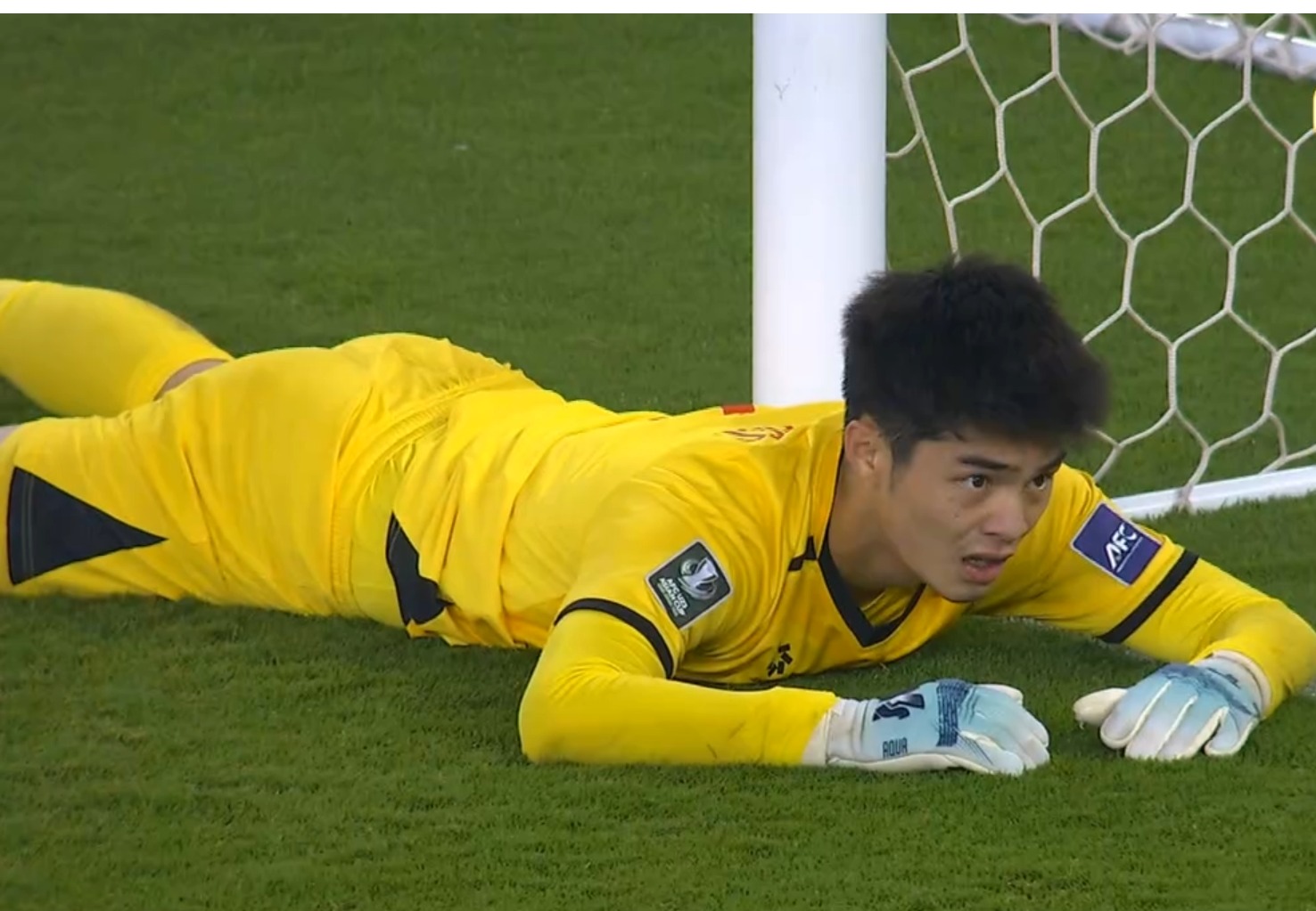 M&agrave;n cản ph&aacute; g&acirc;y sốc của Trần Trung Ki&ecirc;n, gi&agrave;nh suất v&agrave;o tứ kết U23 ch&acirc;u &Aacute;: &ldquo;Chấm 9 th&igrave; chắc kh&ocirc;ng ai d&aacute;m nhận 10&rdquo;- Ảnh 3.