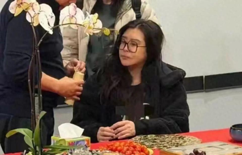 "Ngọc nữ đẹp khuynh đảo ch&acirc;u &Aacute;" nay mặt mũi biến dạng kh&ocirc;ng nhận ra, mở tiệm trị liệu massage gom bạc lẻ- Ảnh 13.