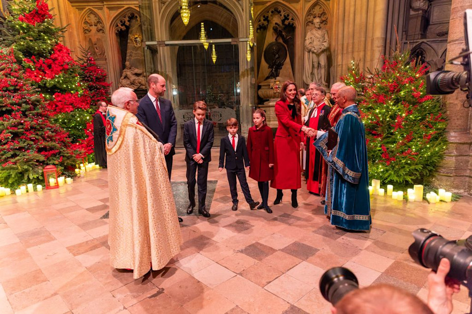 Bức ảnh sinh nhật 9 tuổi của C&ocirc;ng ch&uacute;a Charlotte g&acirc;y b&atilde;o: Chỉ một d&aacute;ng đứng "thương hiệu" đ&atilde; lộ r&otilde; kh&iacute; chất bản sao ho&agrave;n hảo của bố William- Ảnh 6.