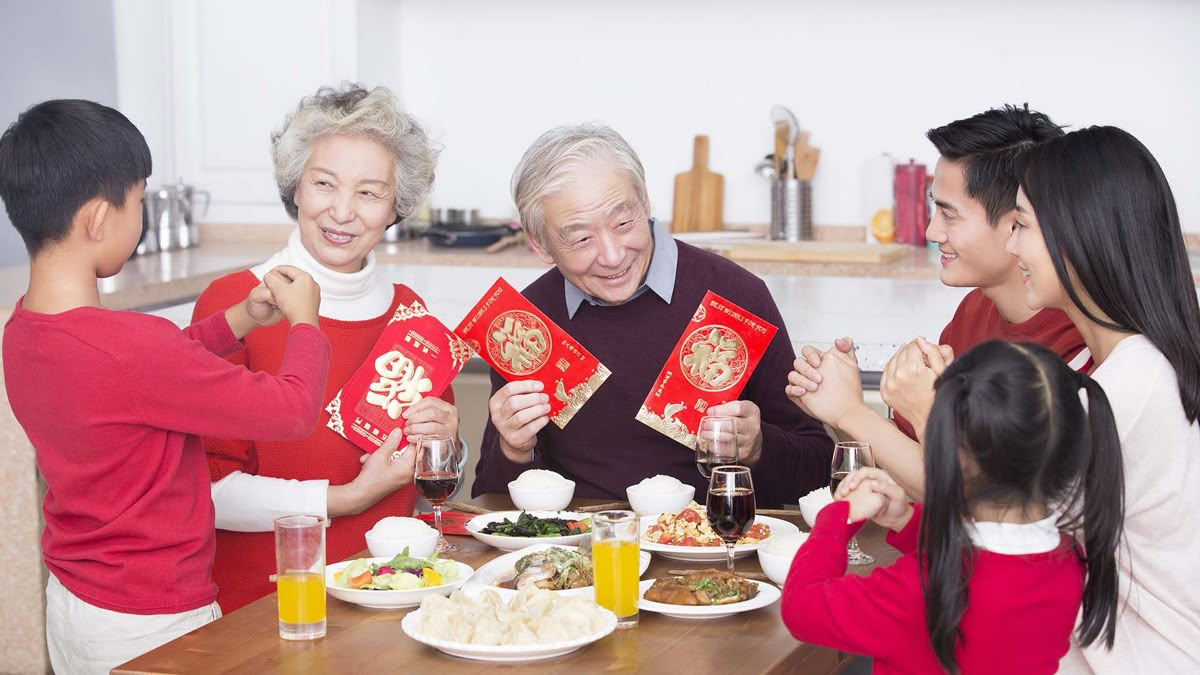 Năm đầu l&agrave;m d&acirc;u t&ocirc;i định biếu Tết nội ngoại mỗi b&ecirc;n 5 triệu nhưng người đi trước n&oacute;i một c&acirc;u khiến t&ocirc;i đứng h&igrave;nh- Ảnh 7.