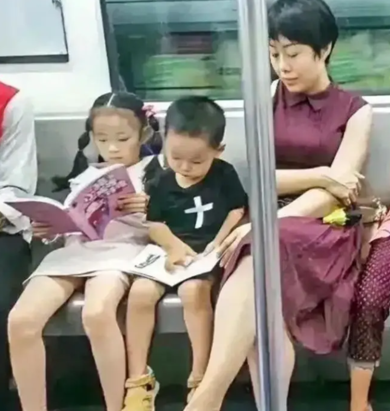 Nhiều năm sau, người ta vẫn sẽ c&ograve;n b&agrave;n t&aacute;n m&atilde;i về 2 bức ảnh n&agrave;y!- Ảnh 2.