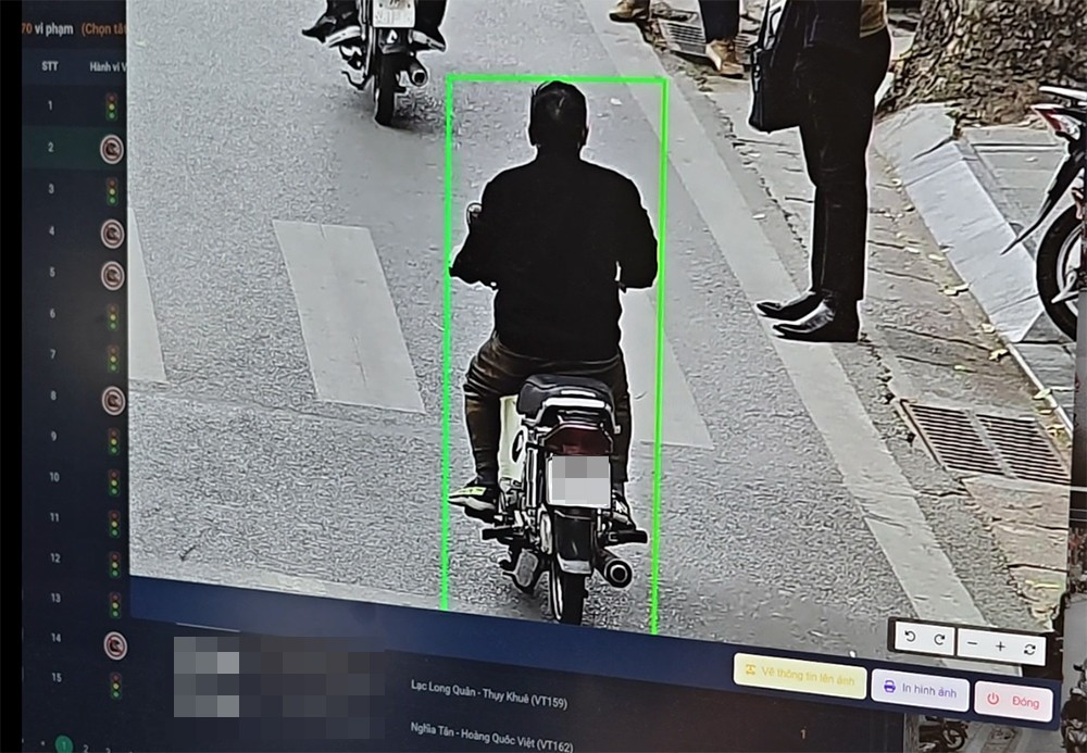 T&agrave;i xế bất ngờ khi thấy h&igrave;nh ảnh vi phạm "r&otilde; như ban ng&agrave;y" tr&ecirc;n ứng dụng iHanoi- Ảnh 1.