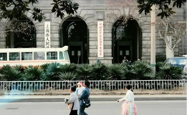 Ảnh cũ Thượng Hải thập ni&ecirc;n 1980: Phương tiện n&agrave;y thống trị đường phố, c&oacute; nơi 40 năm chưa hề kh&aacute;c- Ảnh 16.